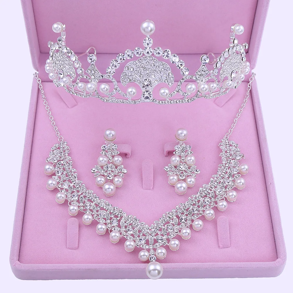 

2023 Bride Headdress Wedding Accessories Three-piece Pearl Necklace Earrings Wedding Crown Tiara Necklaces Jewelry Set