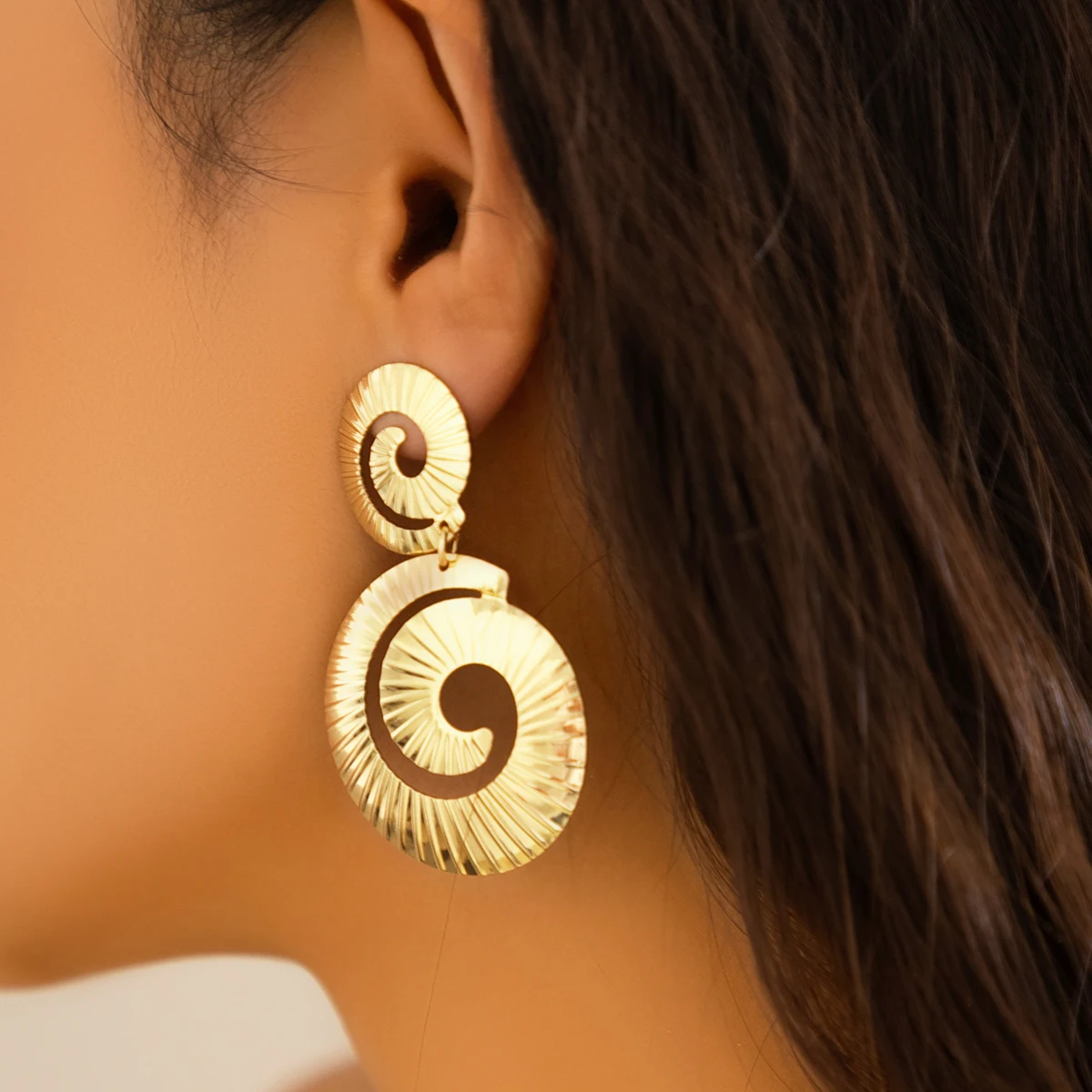 

SHIXIN Exaggerated Creative Striped Irregular Spiral Drop Earrings For Women Retro Personality Gold Color Geometric Earring