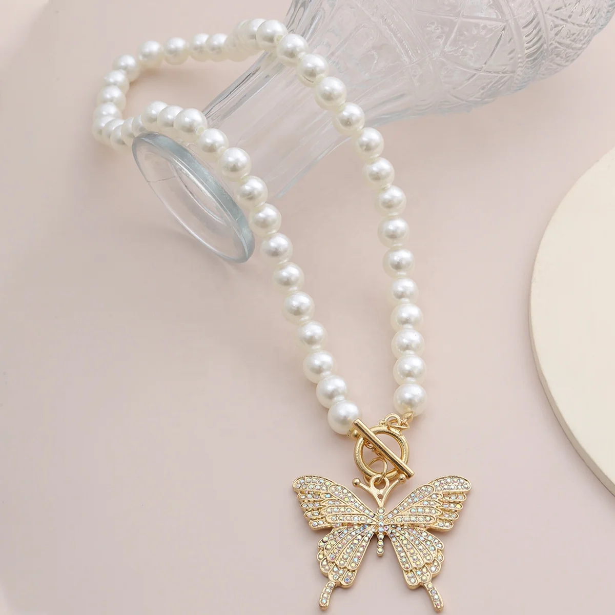 

New Vintage Full Rhinestone Butterfly Pendant Necklace Charm Temperament Pearl Butterfly Necklaces For Women Fashion Jewelry, Picture shows