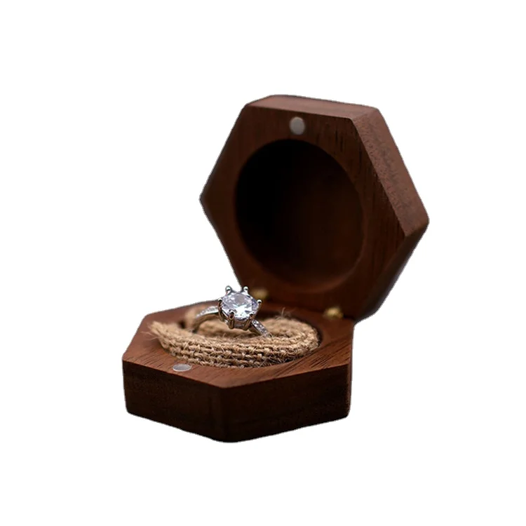 

Luxury Can Custom Logo Walnut Wooden Wood Wedding Jewelry Ring Box With Magnet Clasp, Like picture