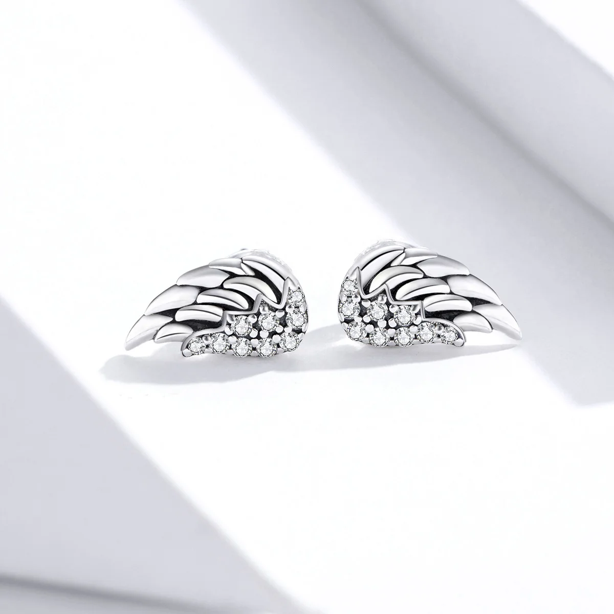 

925 Sterling Silver Dazzling Vintage Wings Cute Women Studs Earring
