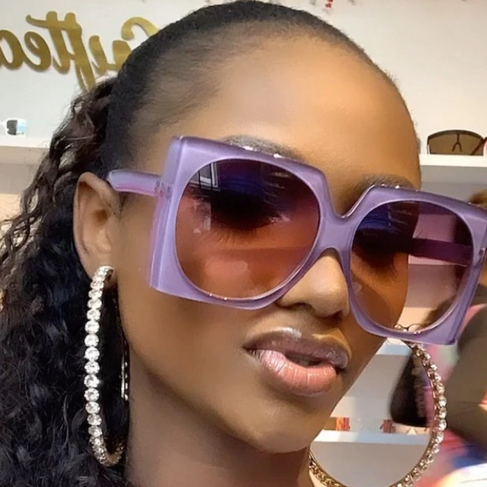 

2022 Custom Fashion Trendy Woman Clear Oversized Big Square Large Frames Shades Round UV 400 Lens Sun Glasses Sunglasses