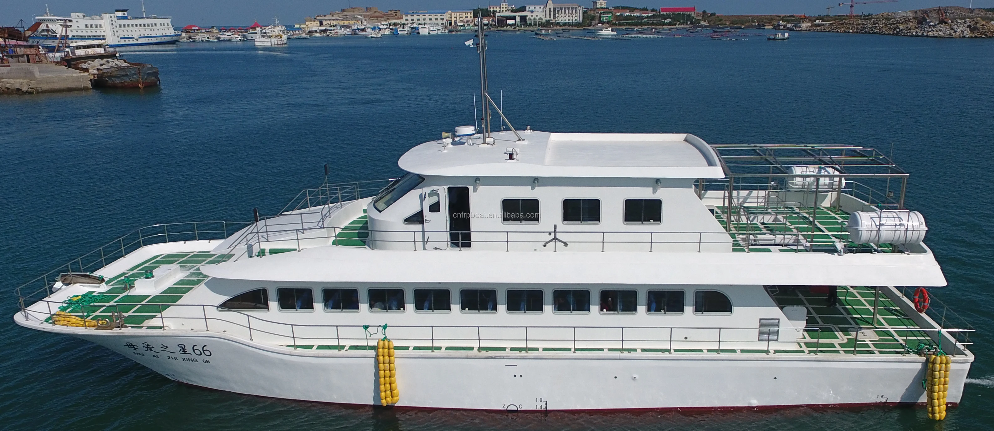 82 英尺 99 座豪华玻璃纤维观光船渡轮乘客双体船出售
