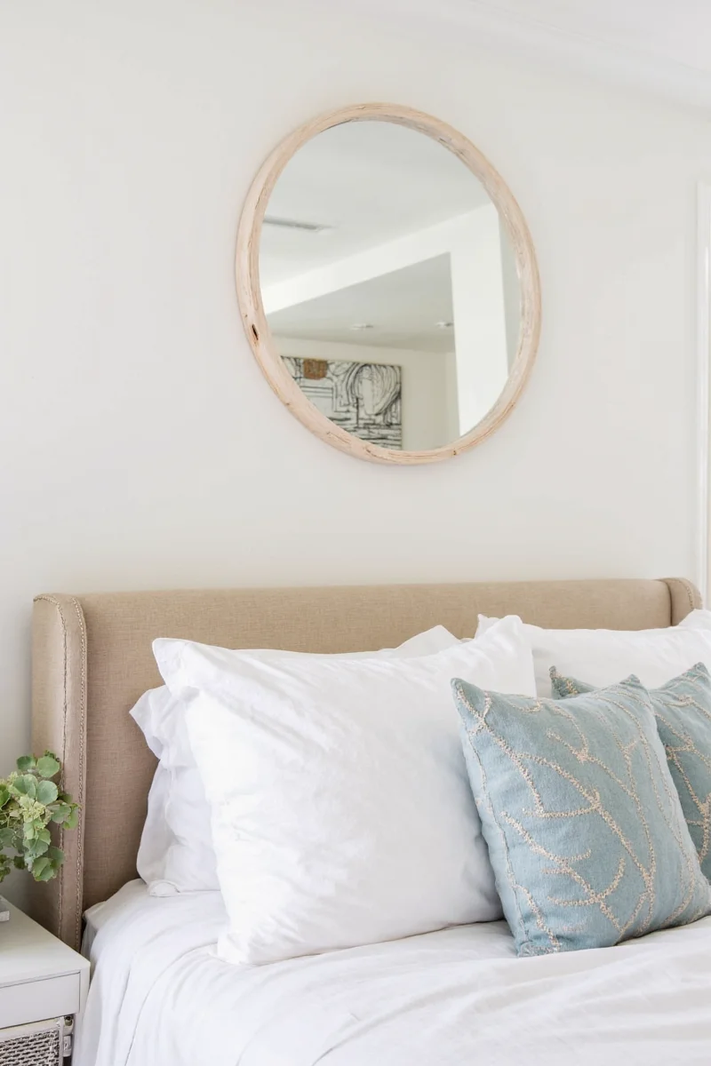 Seasonal decoration around a round wooden mirror