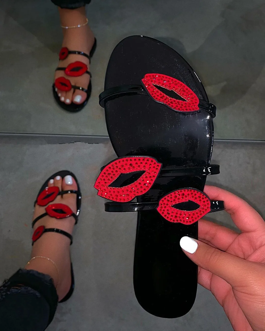 

SL-118 Classi Beautiful Flat Slippers Ladies Fashion Sexy Lips Rhinestone Sandal Ladies Slippers