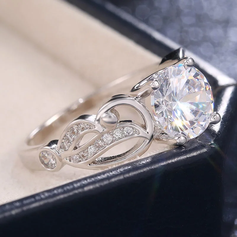

Creative Hollow Carved Claw Inlaid Zircon Fashion Ring