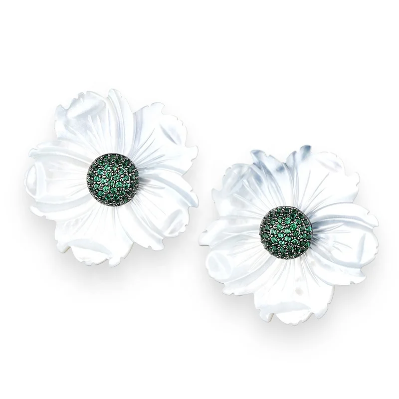

Natural Freshwater Mother Of Pearl big Shell Flower Stud Earrings