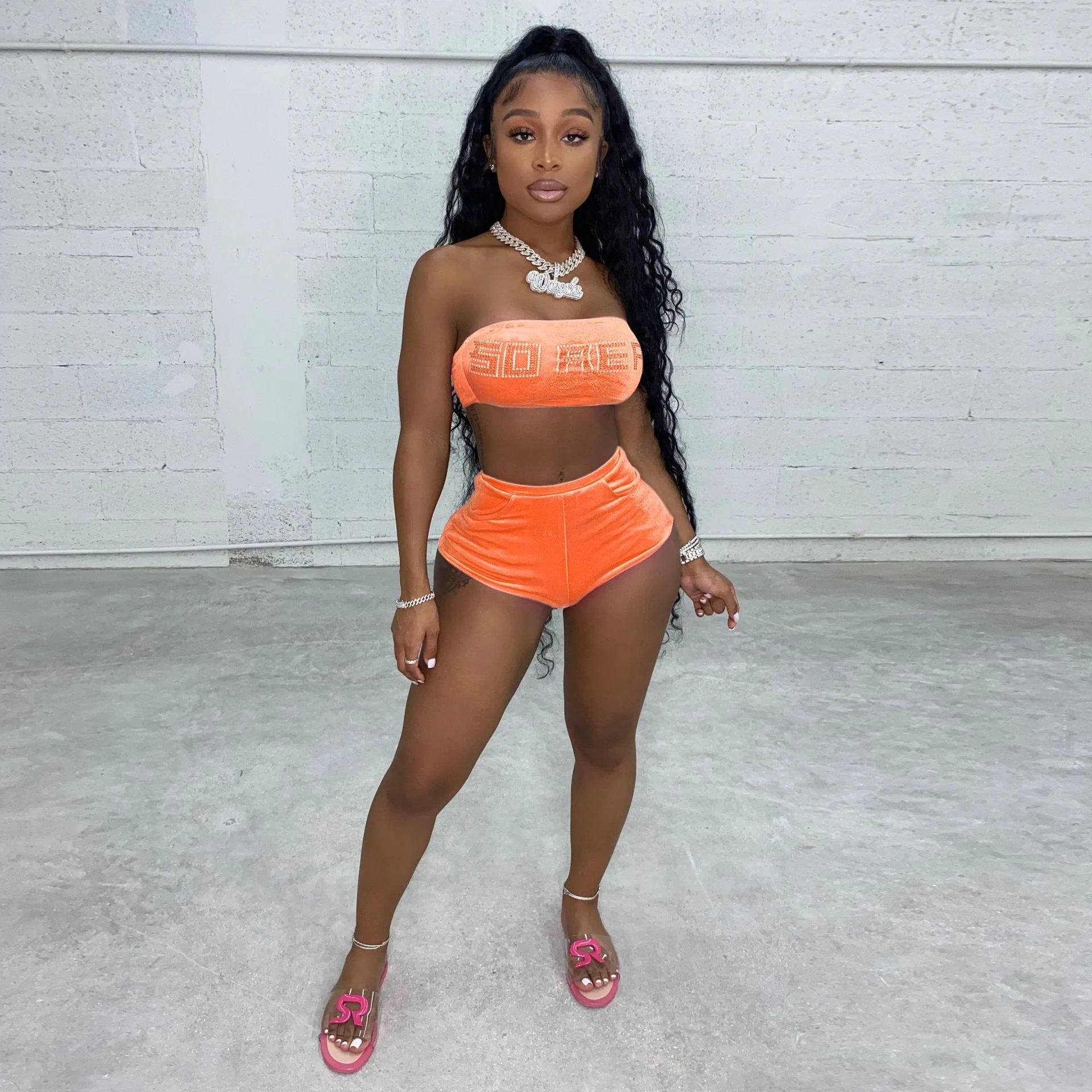 

2021 Women Solid Color Strapless Sports Leisure Designer Joggers 2 Piece Short Set Women, Customized colors