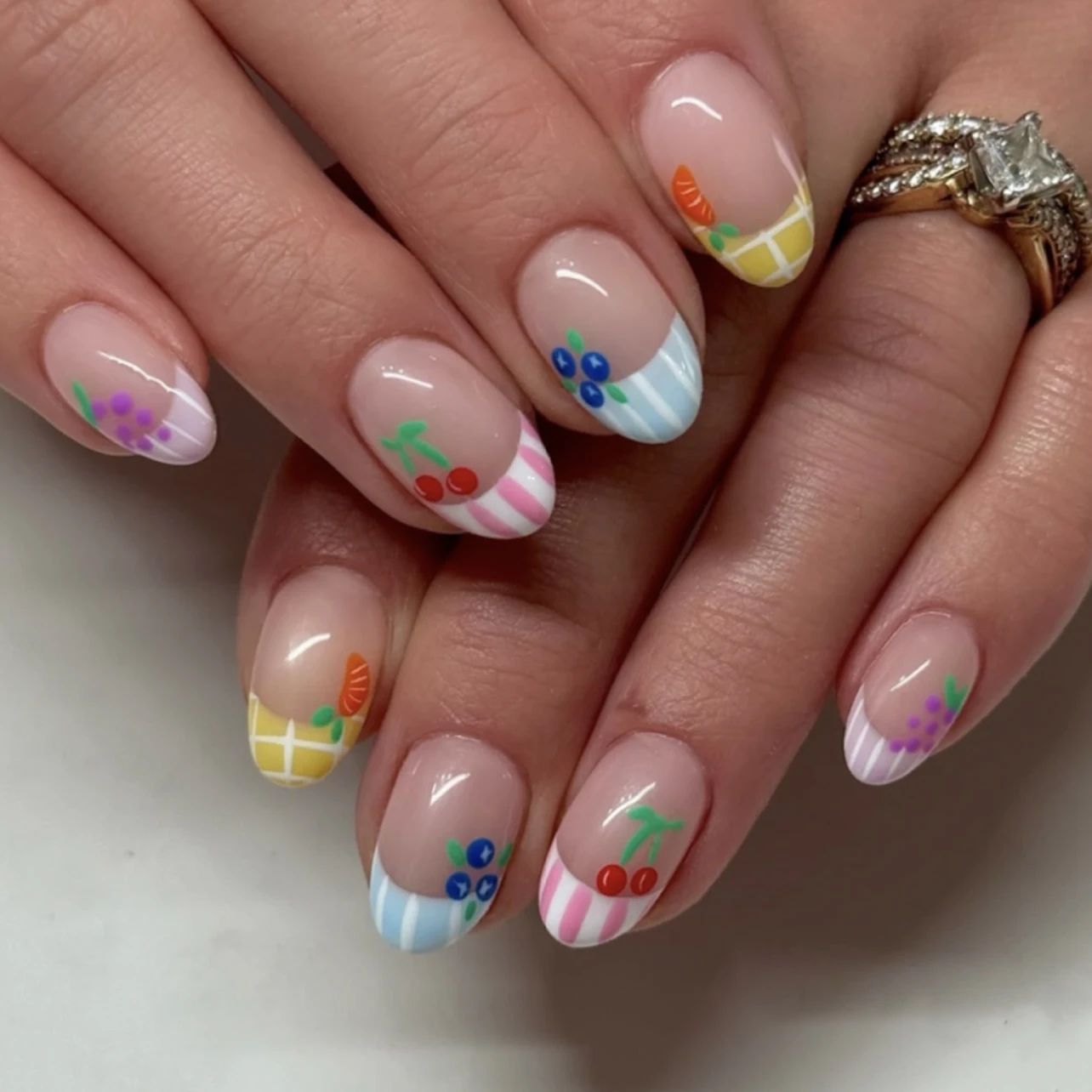3963 Charming Fruit and Stripe Nail Art - Colorful Short Round False Nail Press on Nail Artificial Fingernails Customize