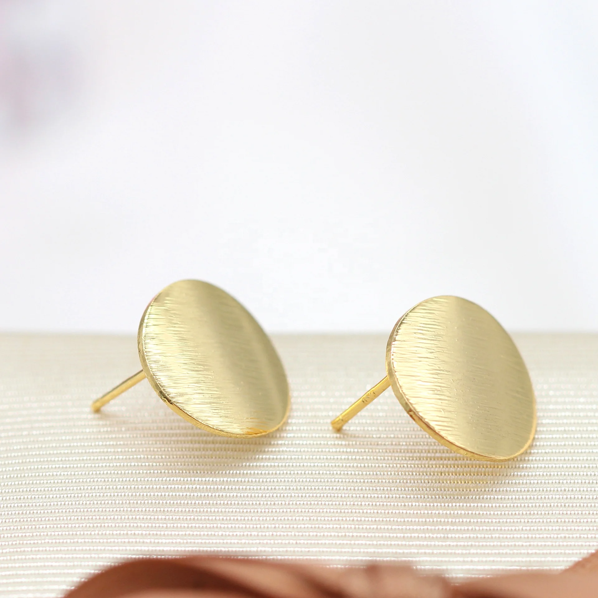 

Factory Wholesale Fashion Stripe Round Shape 14K Gold Plated Stud Earrings