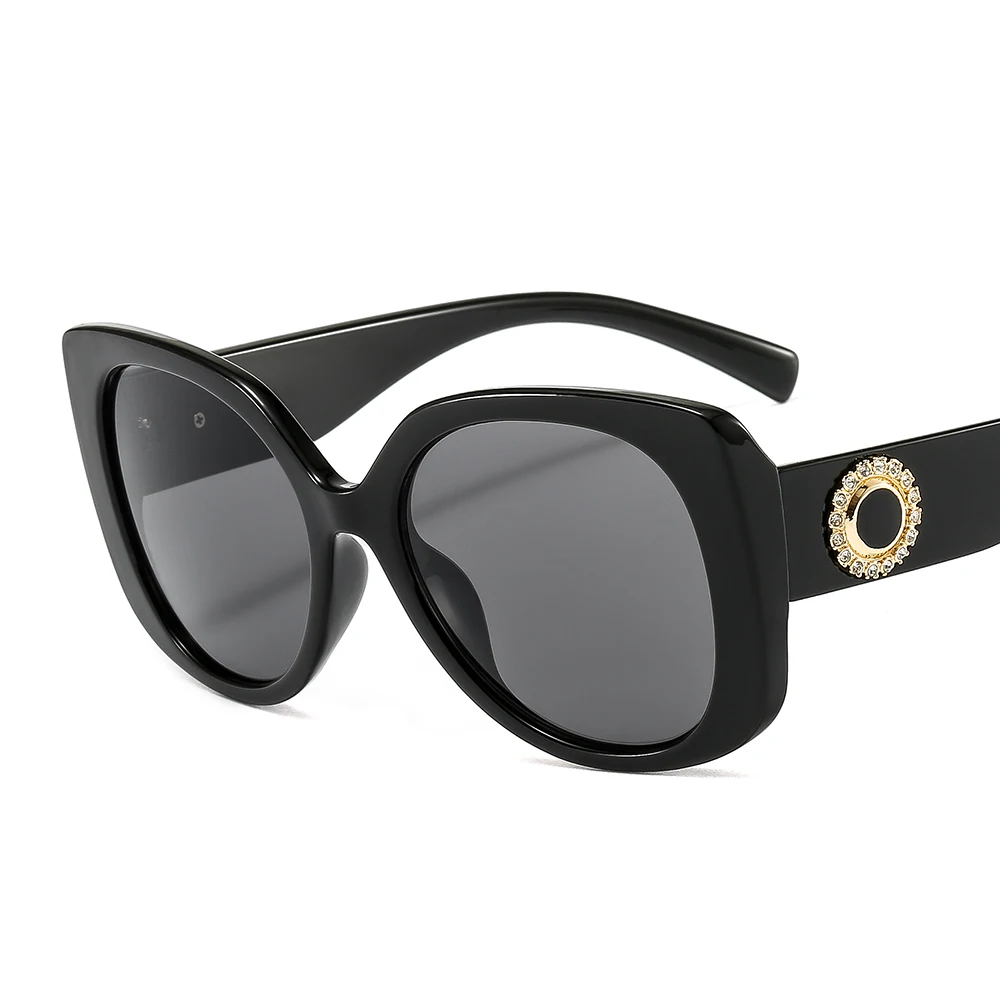 

Large Frame With Diamonds Decorated Gorgeous Ladies Sun Glasses Fashion Trend Sunglasses