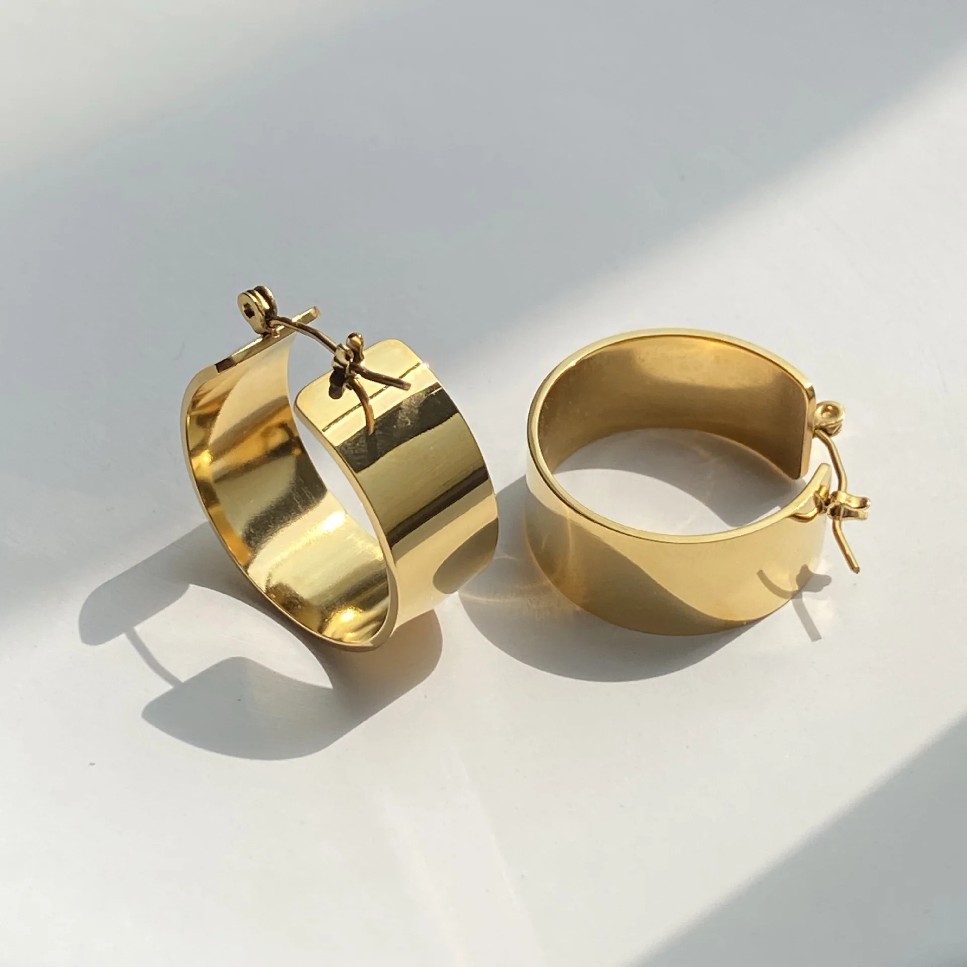 

High Quality 18k Gold Plated Women Bold Hoop Earrings Trend Women Jewelry Large Wide Stainless Steel Gold Plated Hoop Earrings