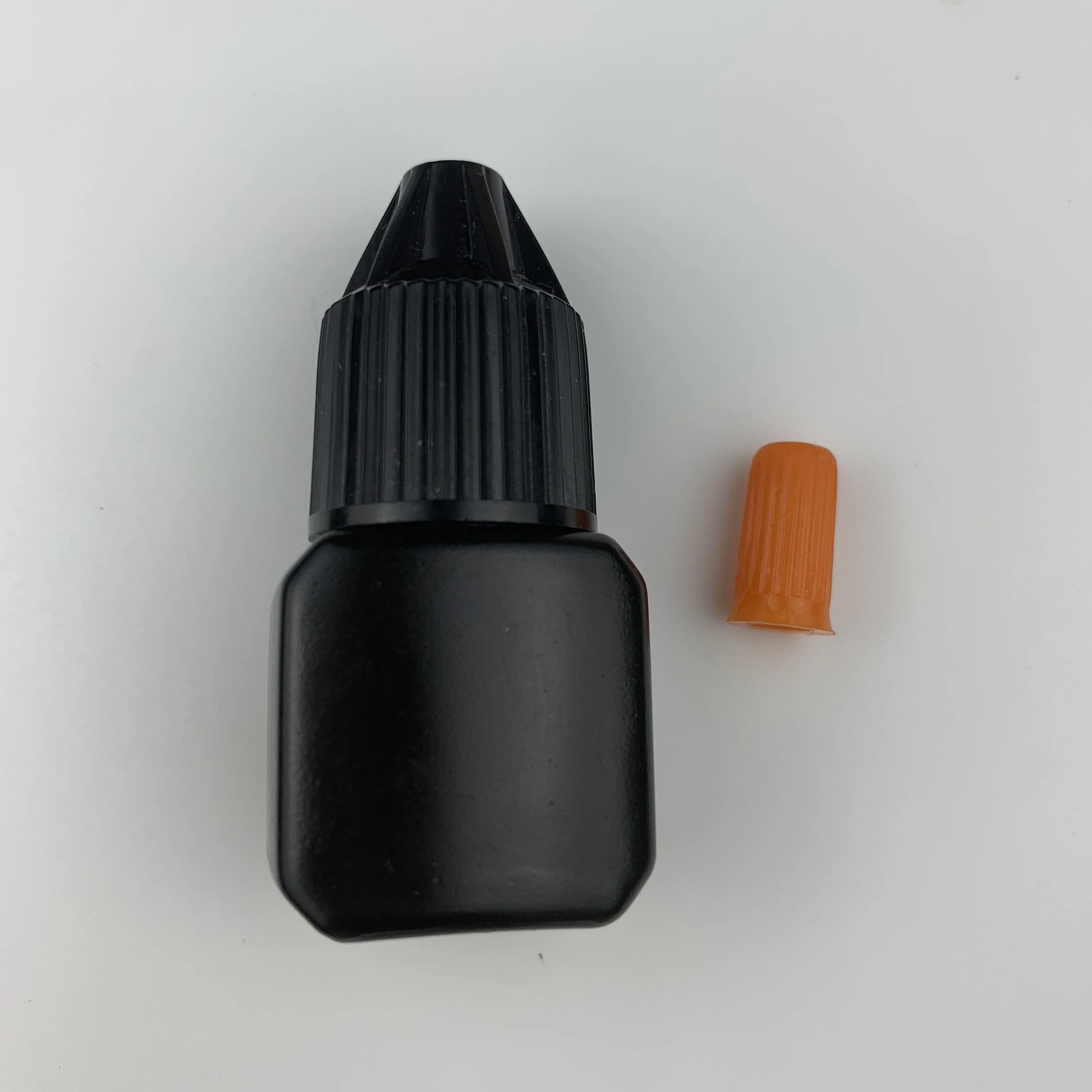 
Fast Dry 0.5 second Low Odor Super Bonding Hypoallergenic Black Sensitive Glue Adhesive for Eyelash Extensions 