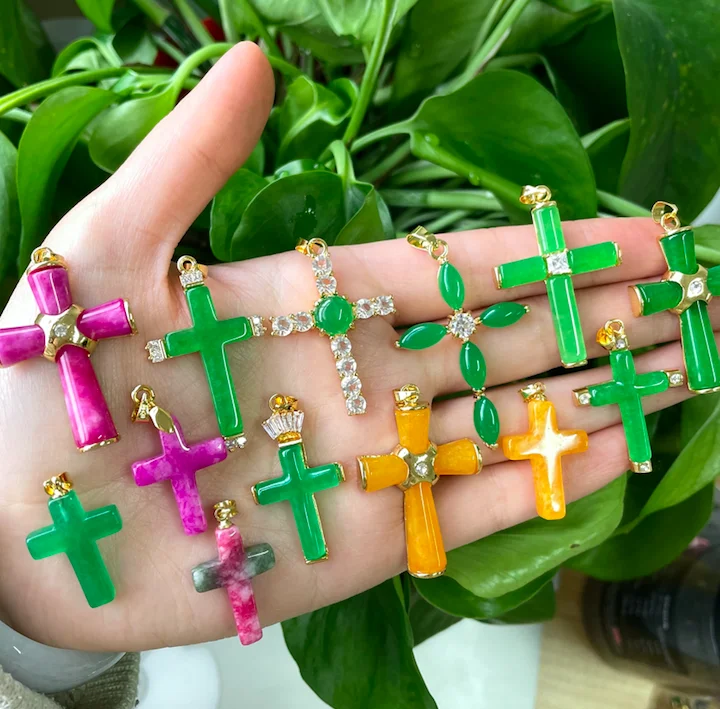 

Jialin 2021 INS 18k gold jade tip cross pendant natural eye diamond icy crown fuchsia green jade cross necklace