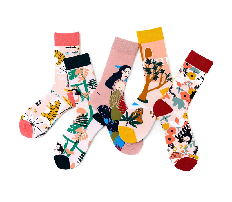 2019 new fashion Custom Colorful men's mid length socks made in china
