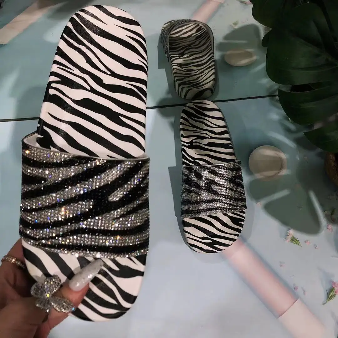 

2021 Fashion Summer Indoor Slipper Flat Shoes Summer for Women Rhinestone pattern Outdoor Slippers For Women, White