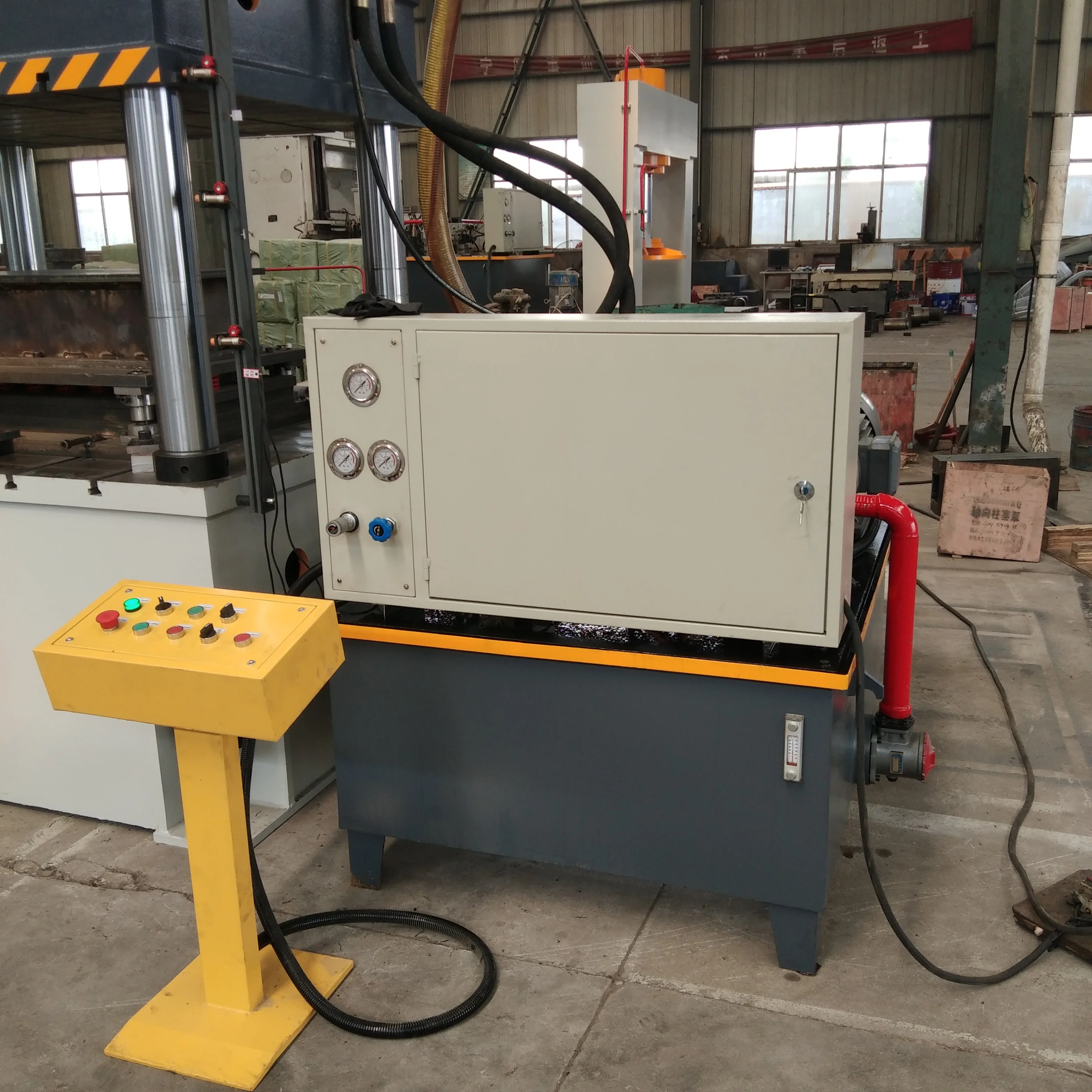 300 ton hydraulic press 1 .jpg