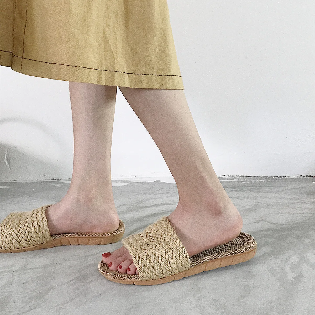 

Simple rattan weave sandals for women and ladies flat sandals woven straw slippers