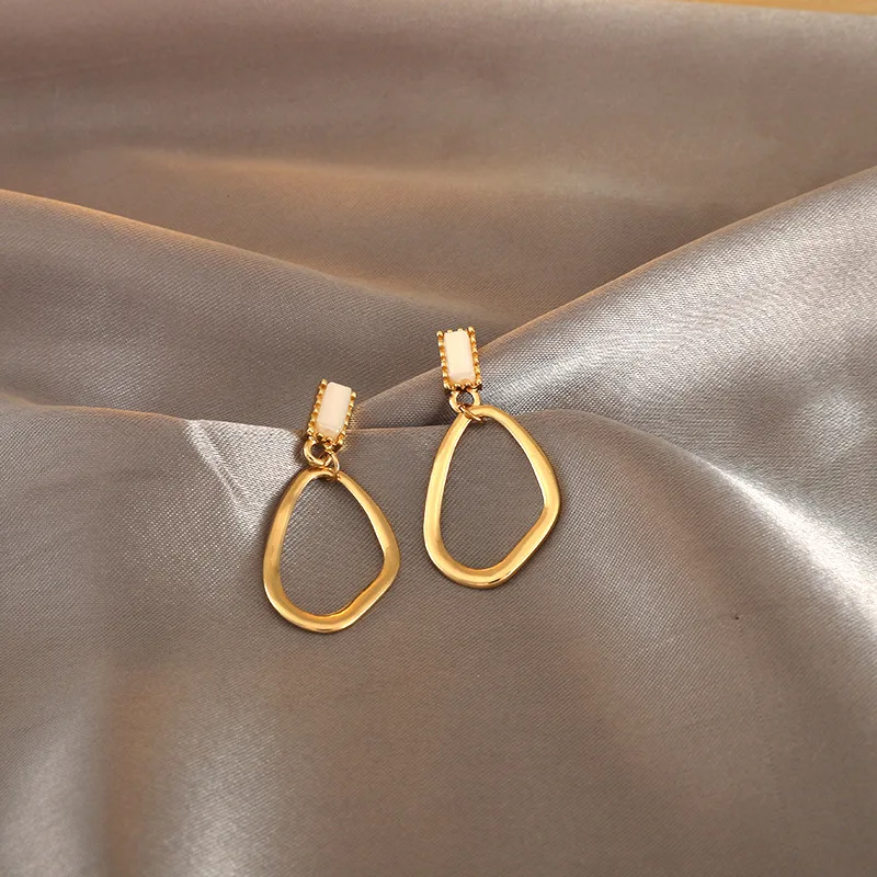 

S925 Silver Needle Irregular Designer Hoop Earrings Women Girls Fashion Earrings Stud Jewelry Elegant Stud Earrings, Photo