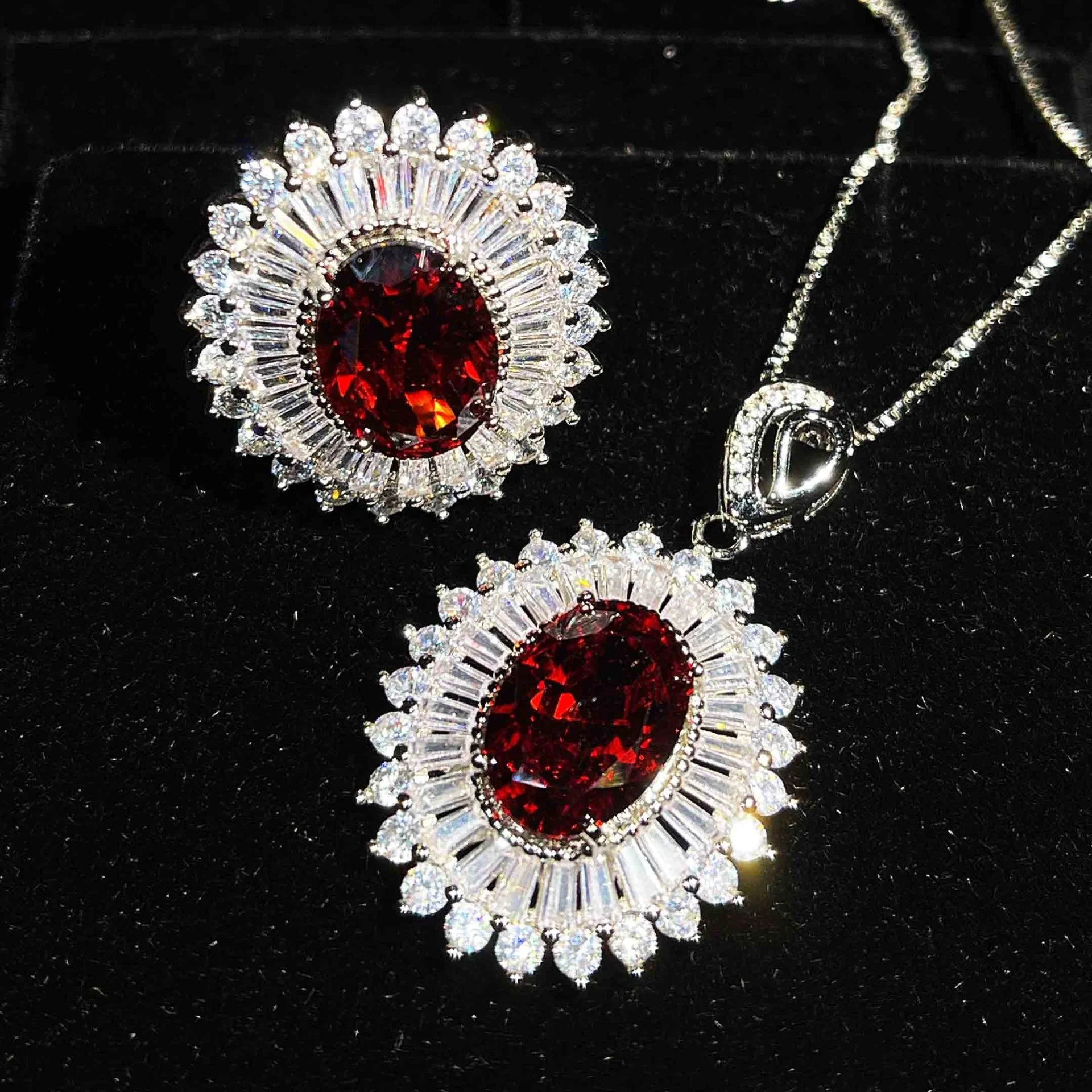 

Luxury Flower Pendant Necklace Inlay Oval Red Cubic Zircon Vintage Jewelry Promise Eternity Wedding Ring For Women, Picture shows