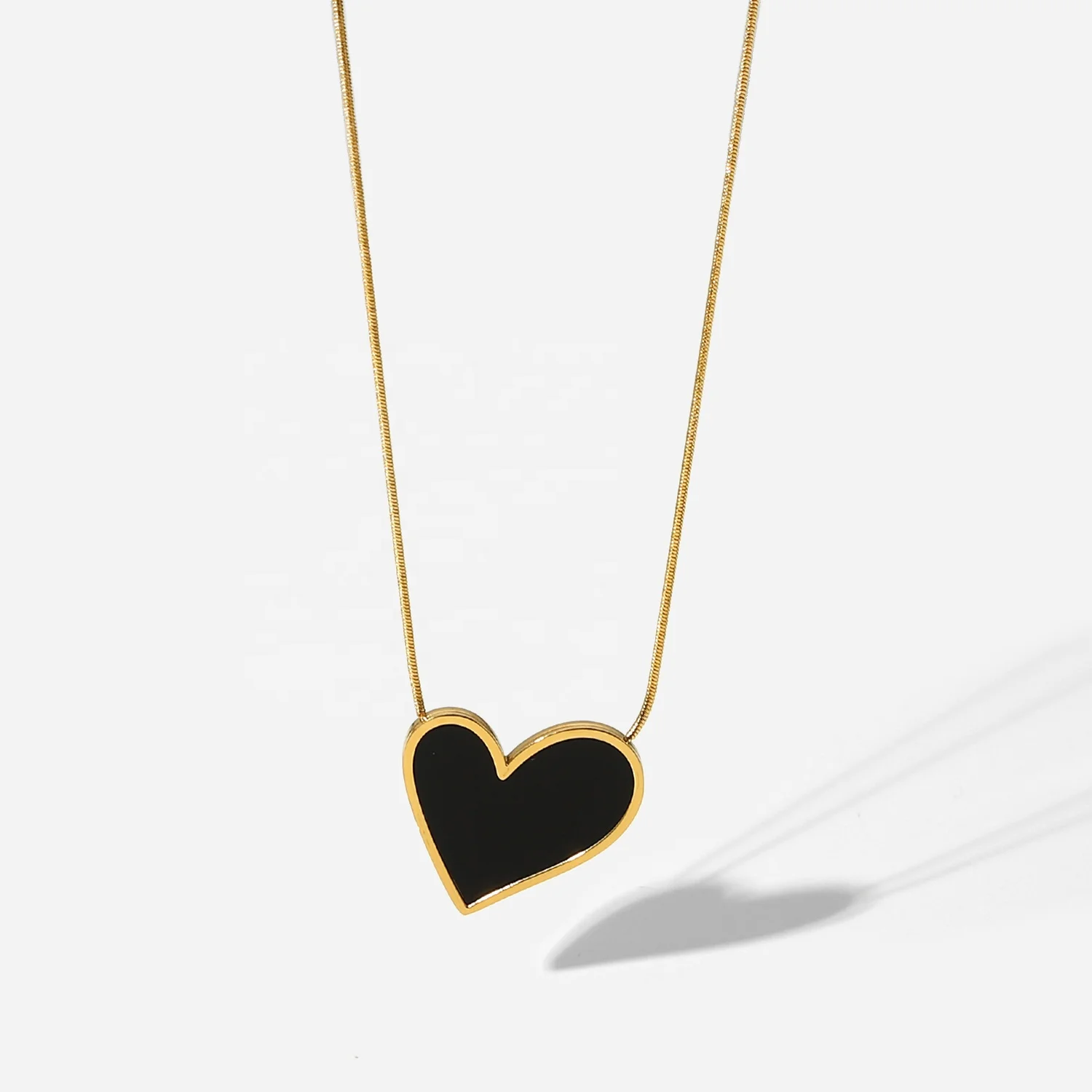 

Vintage Style 18K Gold Plated Black Irregular Heart Necklace Gift Stainless Steel Black Enamel Heart Pendant Necklace for Women