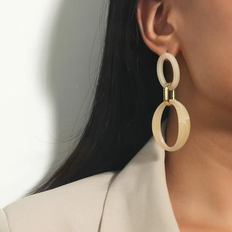

New Alloy Resin Hoop Pendant Women's Earrings Geometric Circle Combination Hollow Earrings, Beige