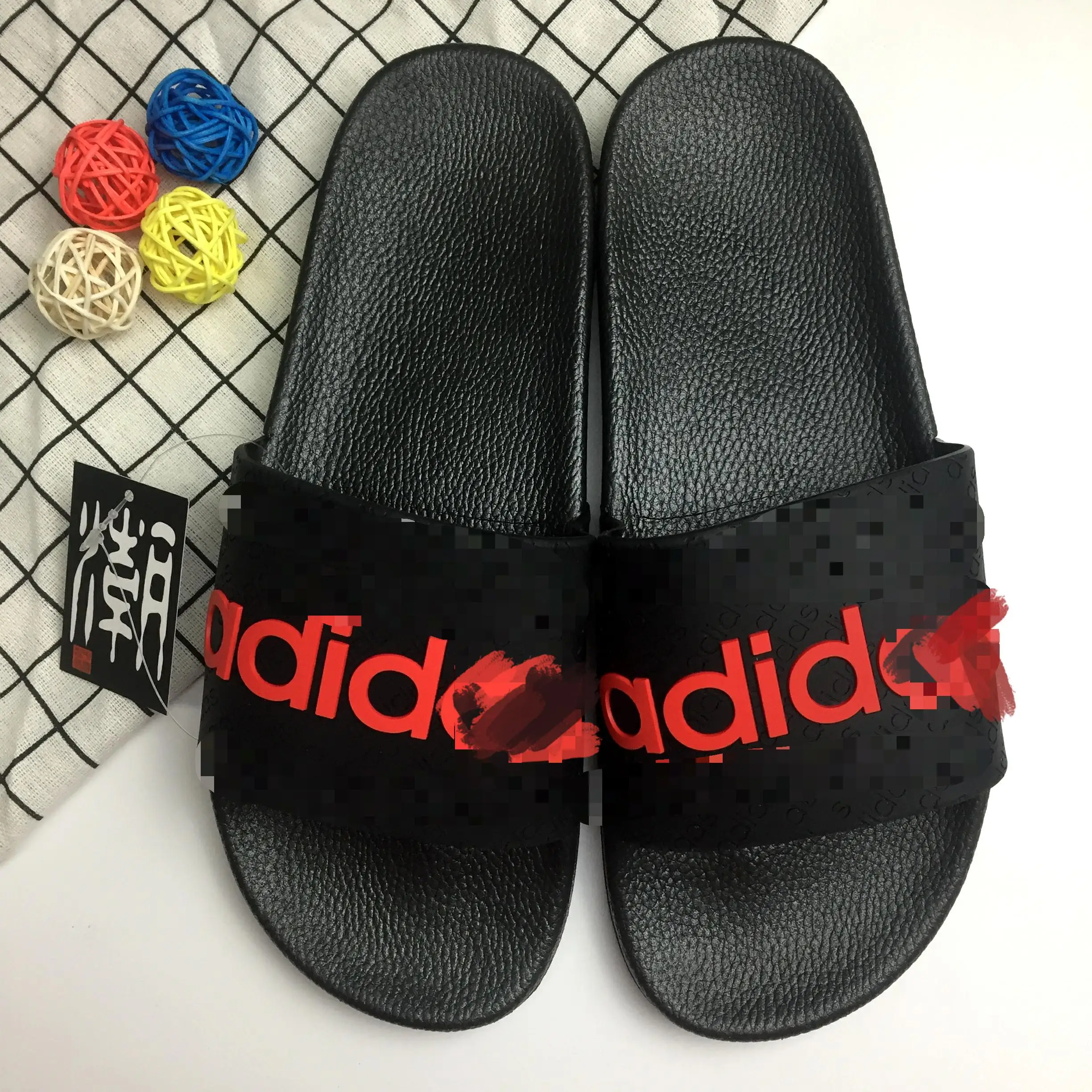

Hot selling Fashion Light Weight fashion outdoor Shoes Custom Logo men Slides Slippers