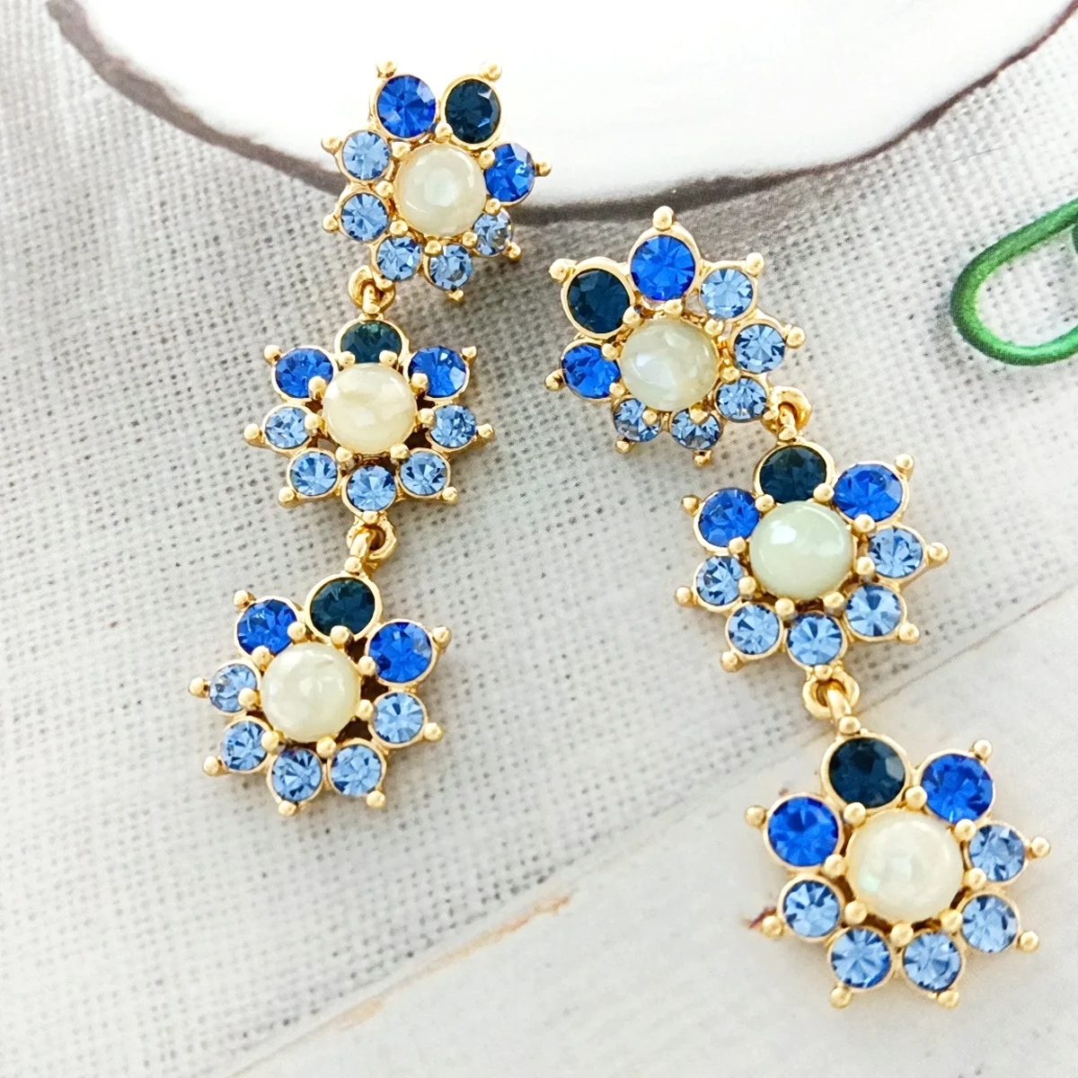 

New Trends Blue Diamond Flower Gold-Plated Pendant Earrings for Women Wholesale Fashion Jewelry