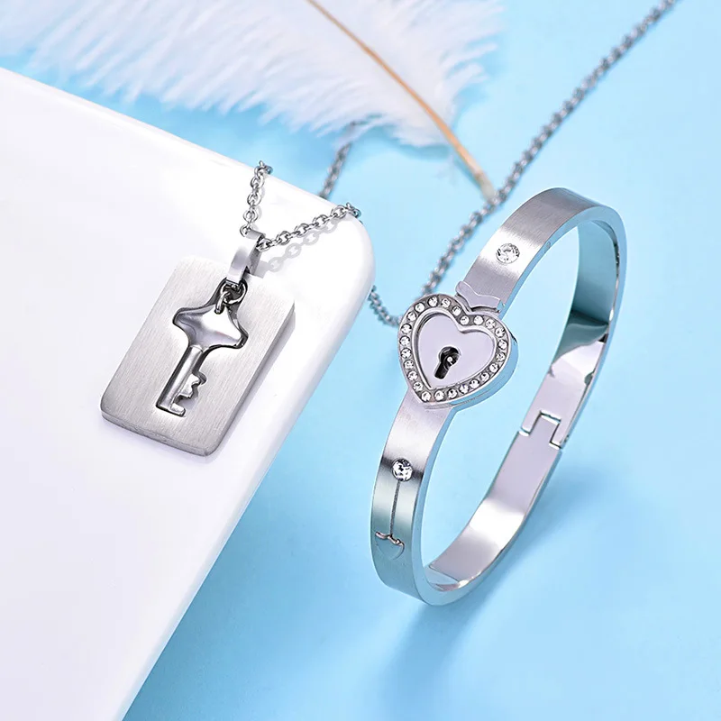 

A Couple Jewelry Sets Stainless Steel Love Heart Lock Bracelets Bangles Key Pendant Necklace Couples Ready to Shipping, Gold silver and rose gold