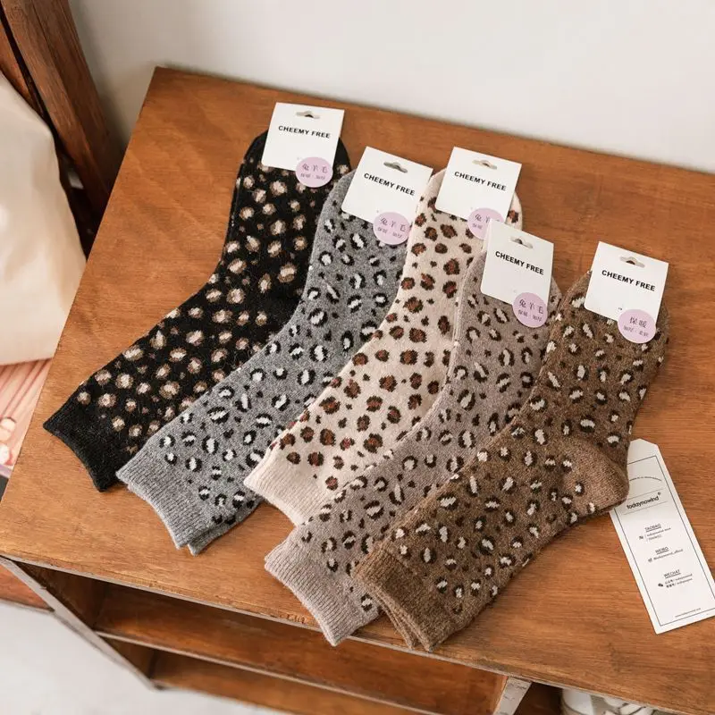 

sxx629 2021 New Design Women's Leopard Print Cotton Socks Causal Socks, Picture