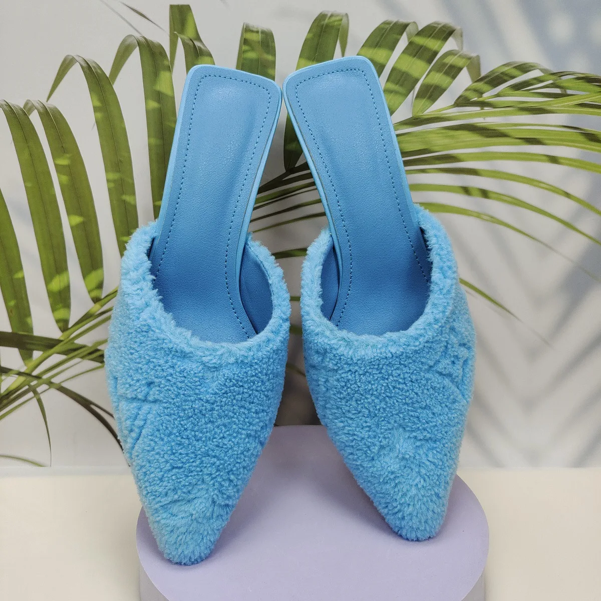 

Warm soft winter decorative floral printed vamp square toe heel furry slippers for women