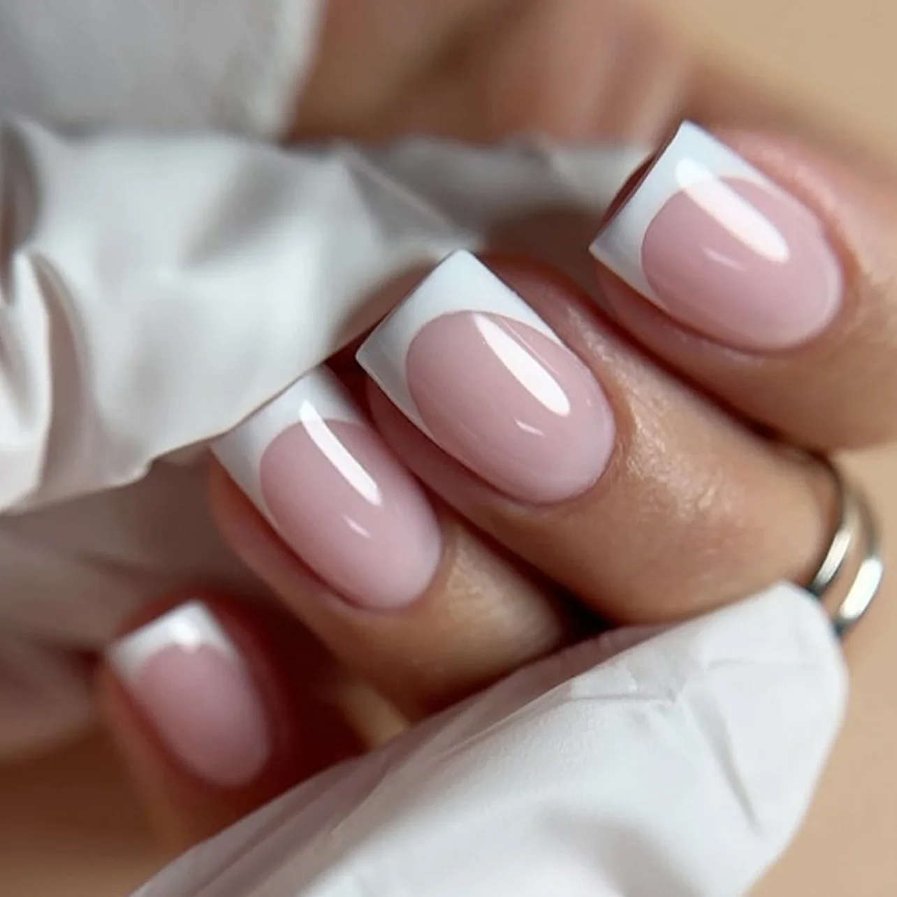 Dropshipping 24 Pcs 3666 Classic French White Edge Short Square Nude Pink Nails Press on Nails Artificial Fingernails Customize