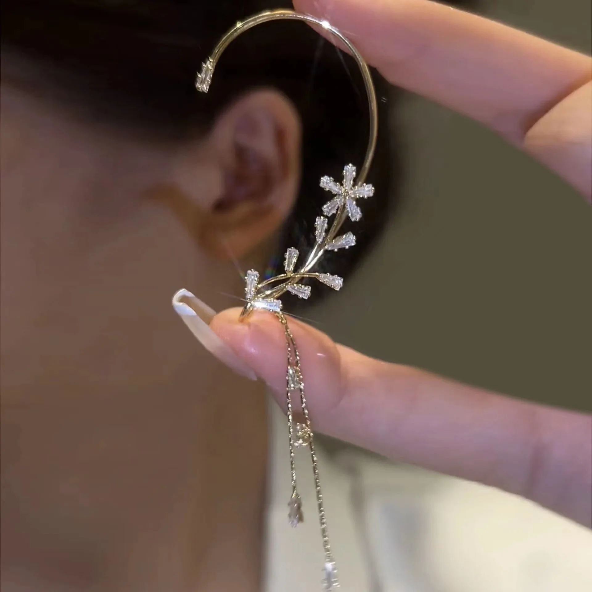 

Fashion Exquisite Zircon Simple Flower Leaf Ear Hanger Light Luxury Earrings Bridal For Women