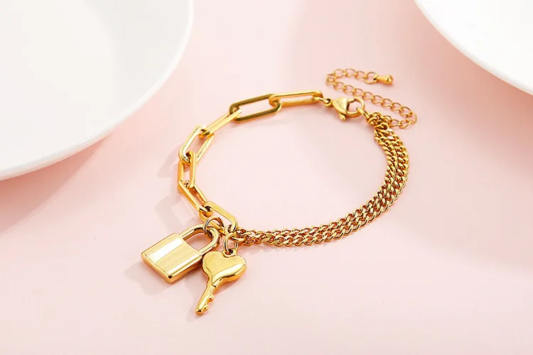 批发文字雕刻不锈钢锁和钥匙手镯女士时尚链条魅力手镯