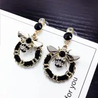 

2019 Winter Jewelry The Cute Bee Shiny Stud Geometry Woven Earrings KL1708