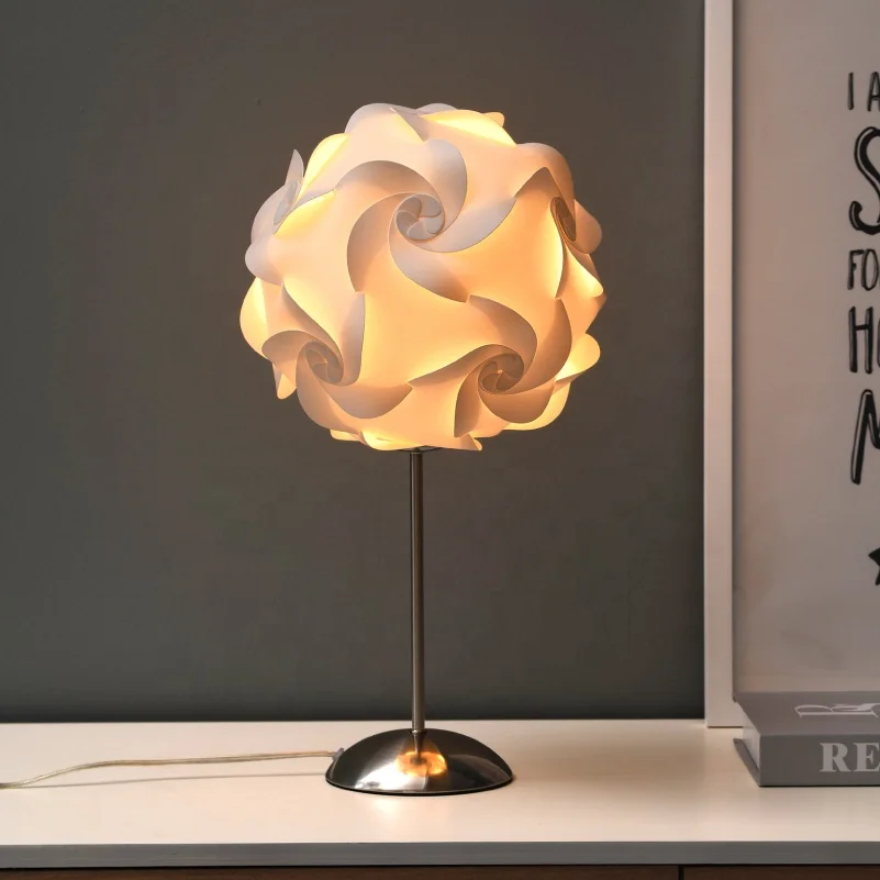 简单而优雅的圆形阴影时尚台灯用于阅读客厅咖啡店办公酒店