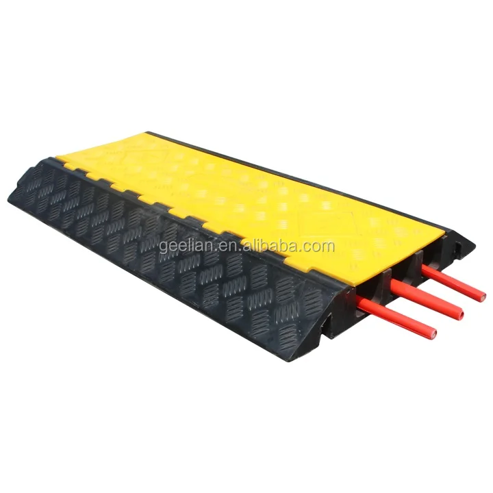 

New Inventions In China Heavy Load Capacity Road Speed Bump, Road Garage Car Ramp Rubber Cable Hump/