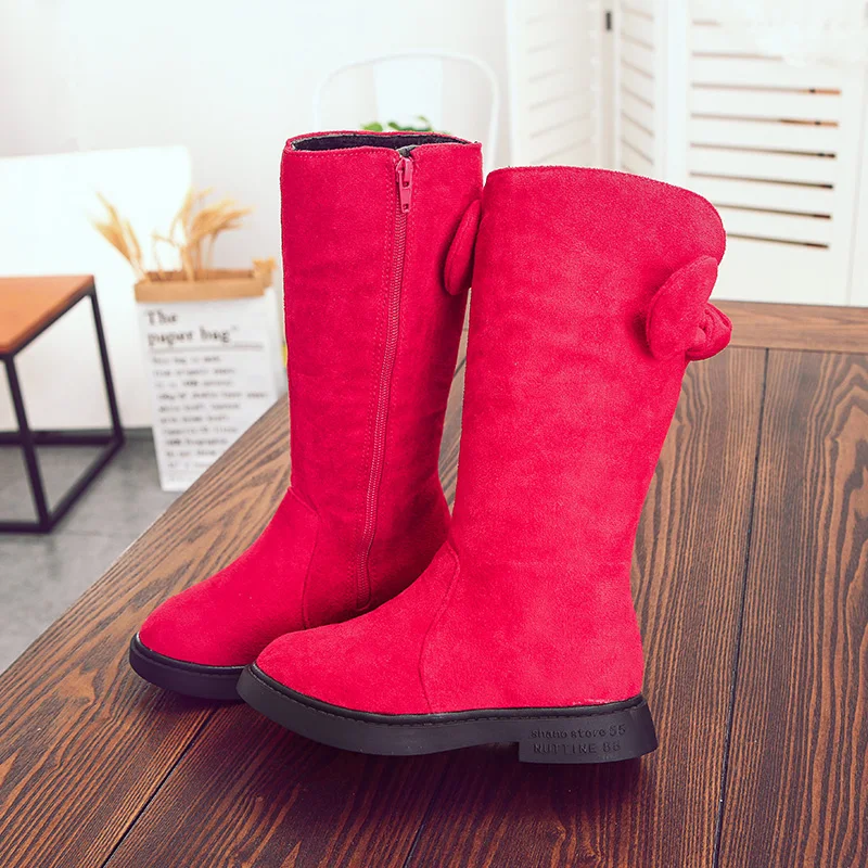 

Soft to the touch, stylish and versatile built-in velvety knee-cap boots