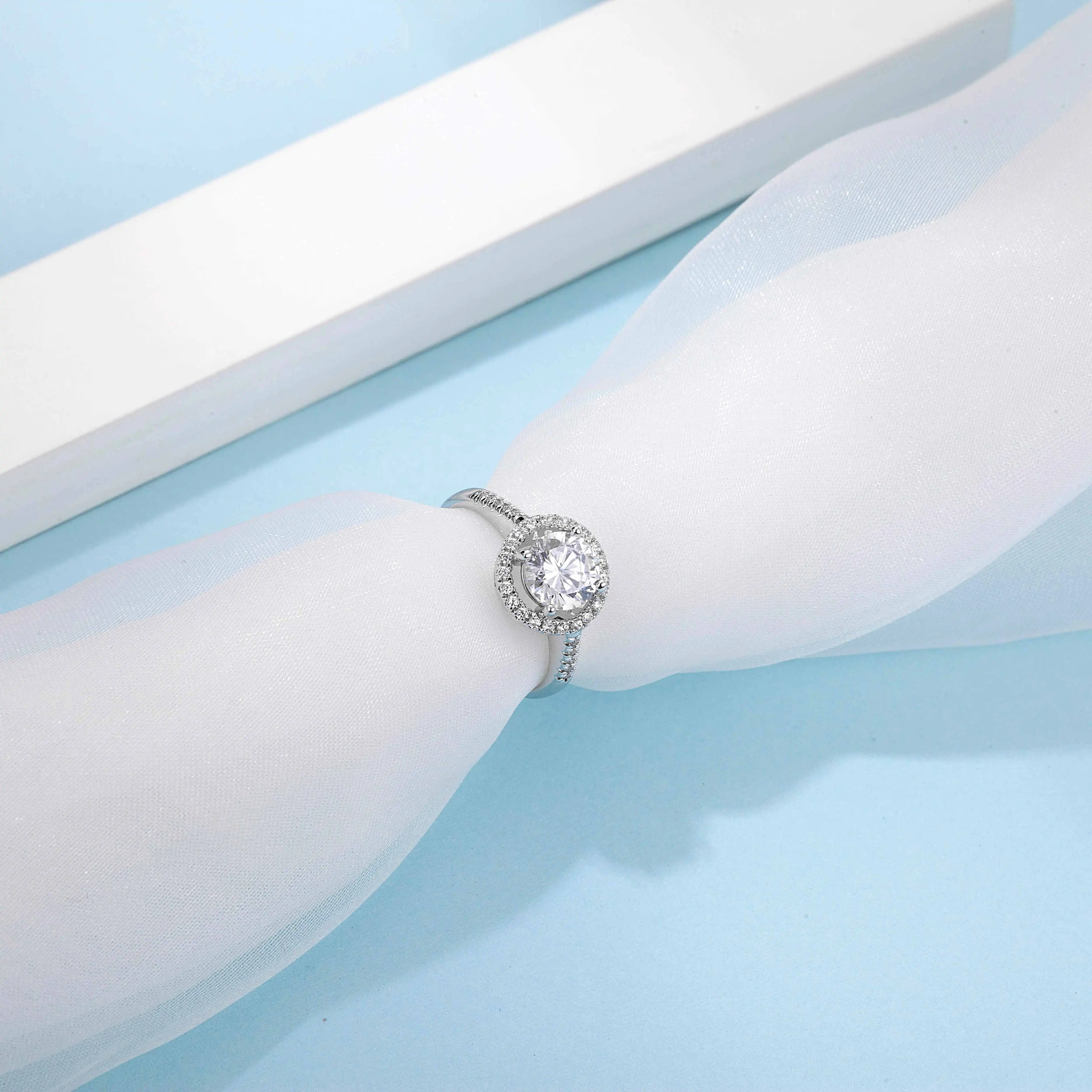 

Thriving Gems Fashion Jewelry Manufacturer Women Moissanite Diamond Round Shaped Silver Finger Ring Wedding s925 Rings