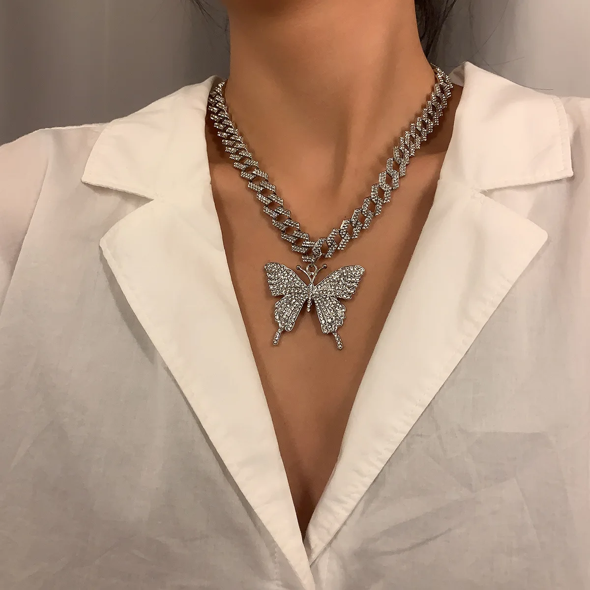 

Wholesale low moq 2021 american women fashionable personal geometric hollow butterfly rhinestones cuban chain diamond necklace, Picture shows