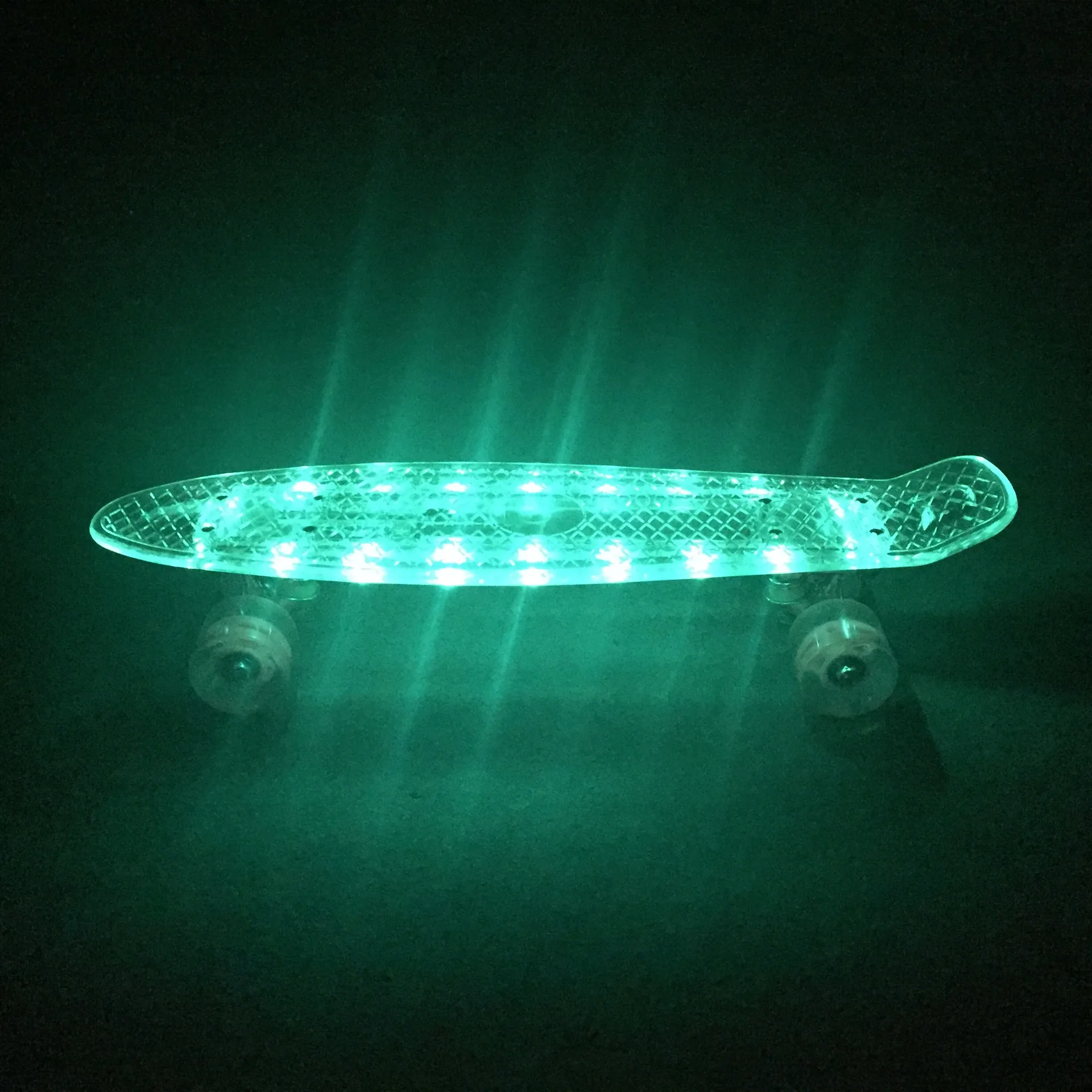 

2021 new LED flashing skateboard pink blue white multicolor portable sports skateboard boy and girl skateboard 22 inch