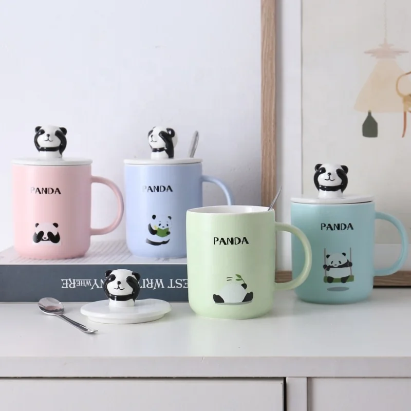 

Hand-painted 3D panda ceramic creative mug with lid office couple cartoon souvenir