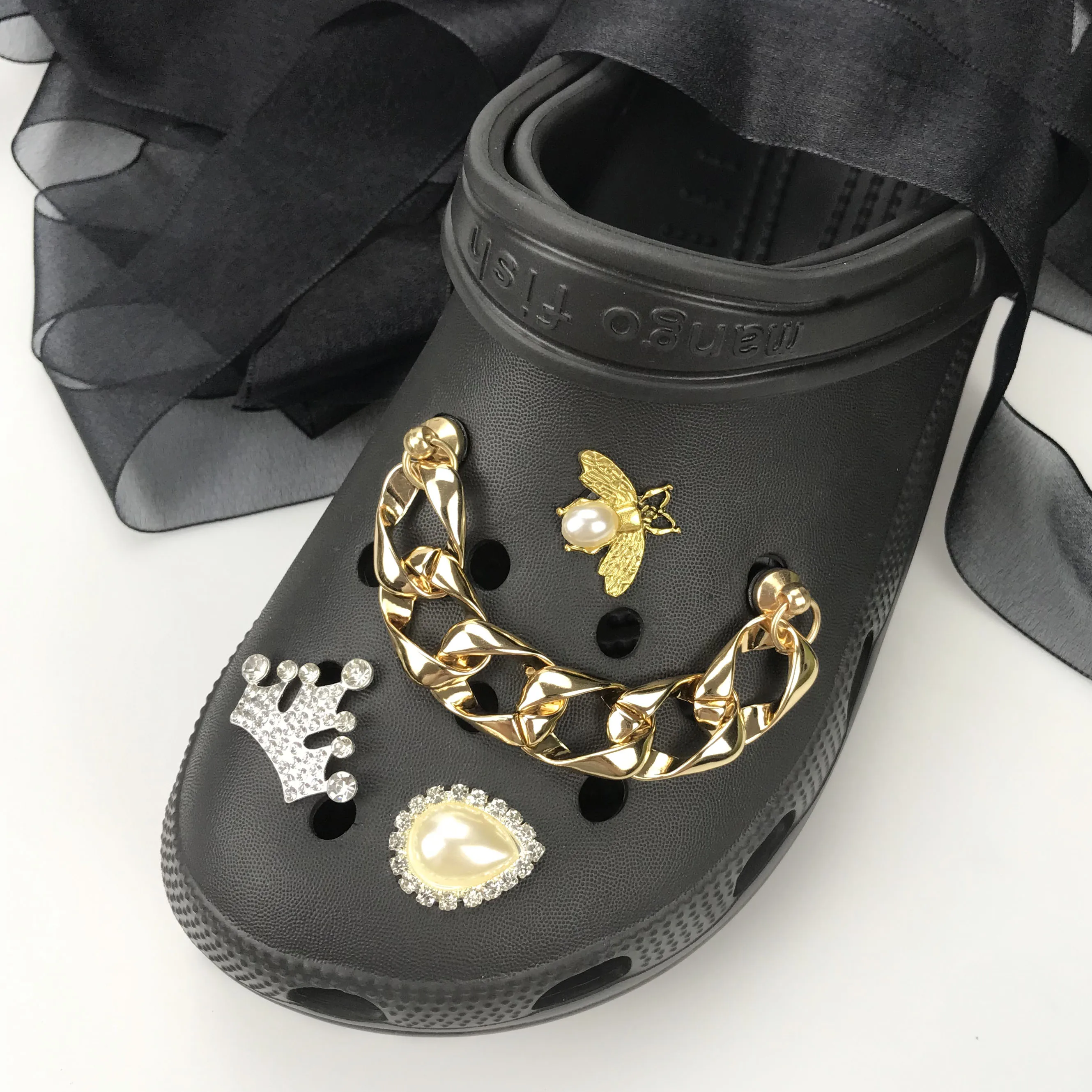

Designer Jewelry Metal Shoe buckle Chain Alligator Jibtz Shoe Charm Decoration
