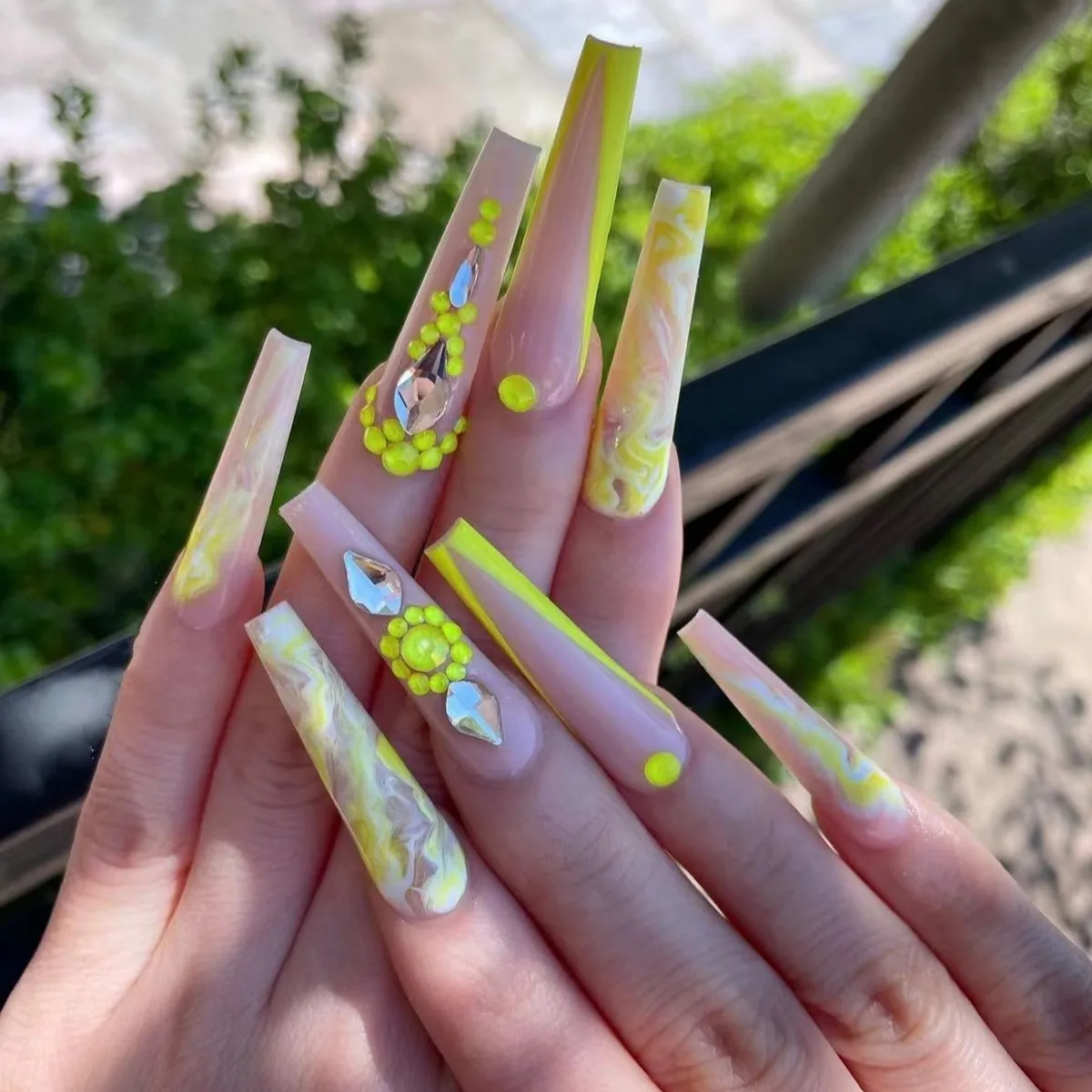 

Handmade French Fluorescent With Yellow Diamond Inlaid Long Press On Nails Wholesale Artificial Fingernails