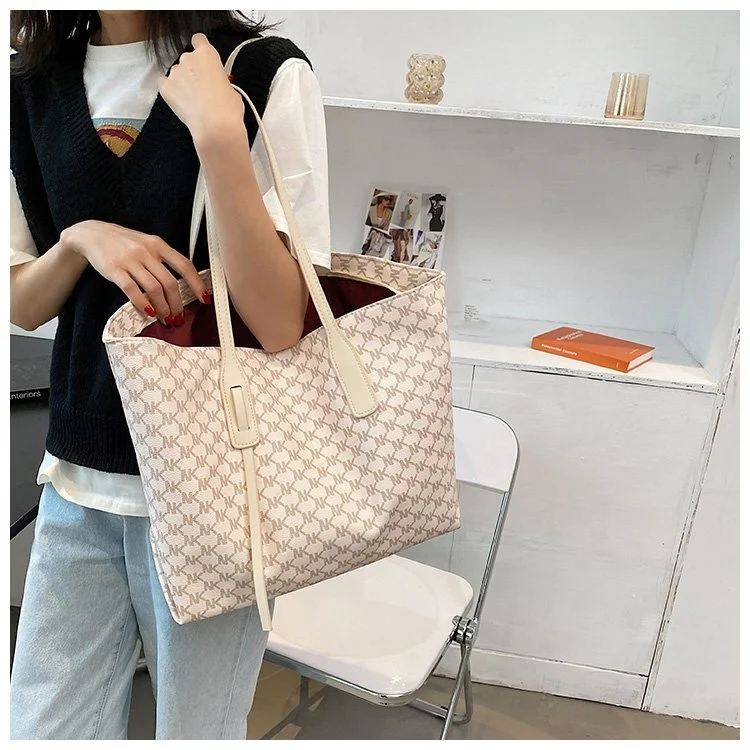 

Designer Luxurious Women Chain Cross body PU Women Leather Tote Ladies Brand Handbags, Women handbags