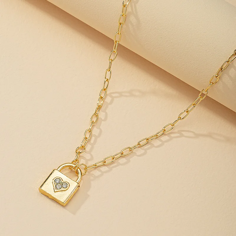 

2021 Fashion Adjustable Link Chain Diamond Lock Pendant Necklace Rhinestone Crystal Lock Sweater Necklace