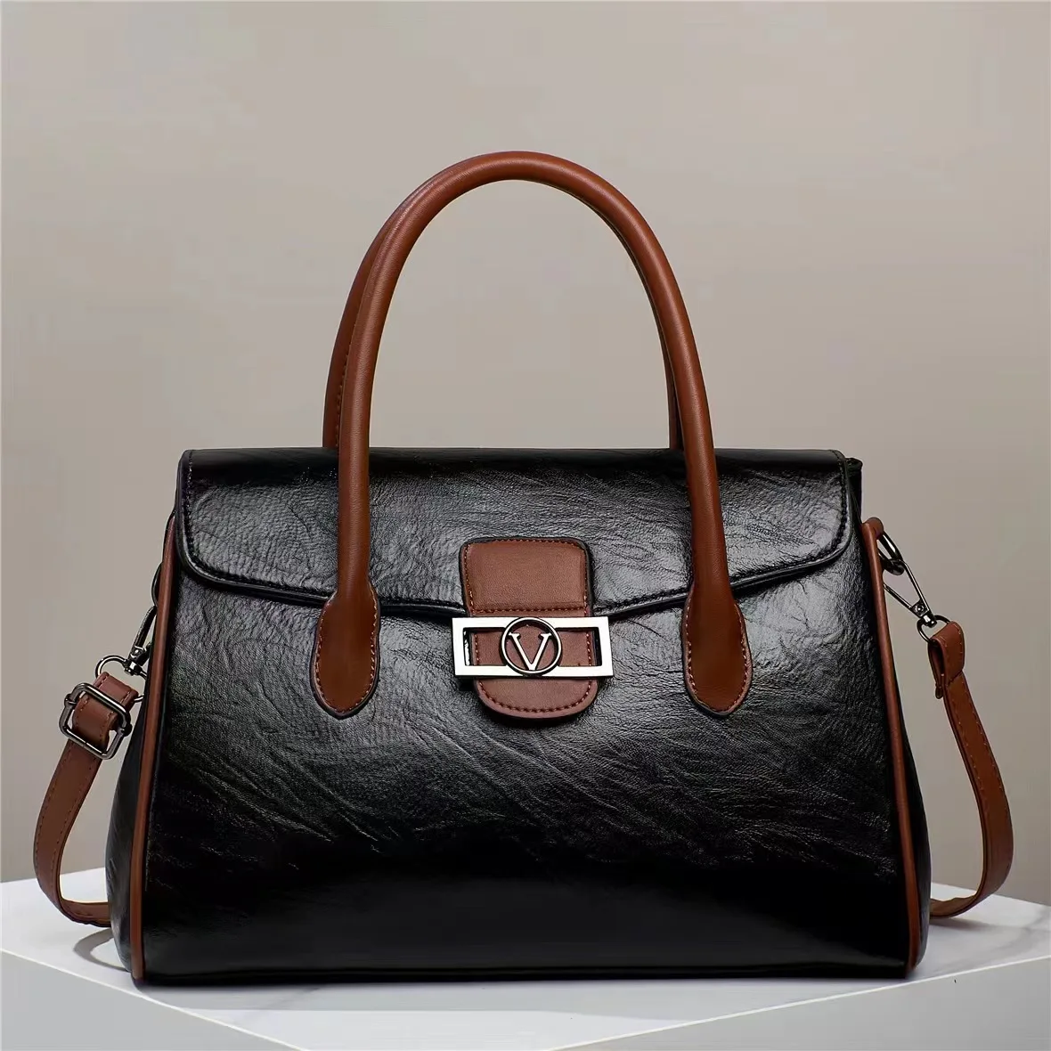

Wholesale Hot Selling Boston Style Woman Handbags Retro Leather Large Handbags for Commuting Ladies High Quality Woman Purse