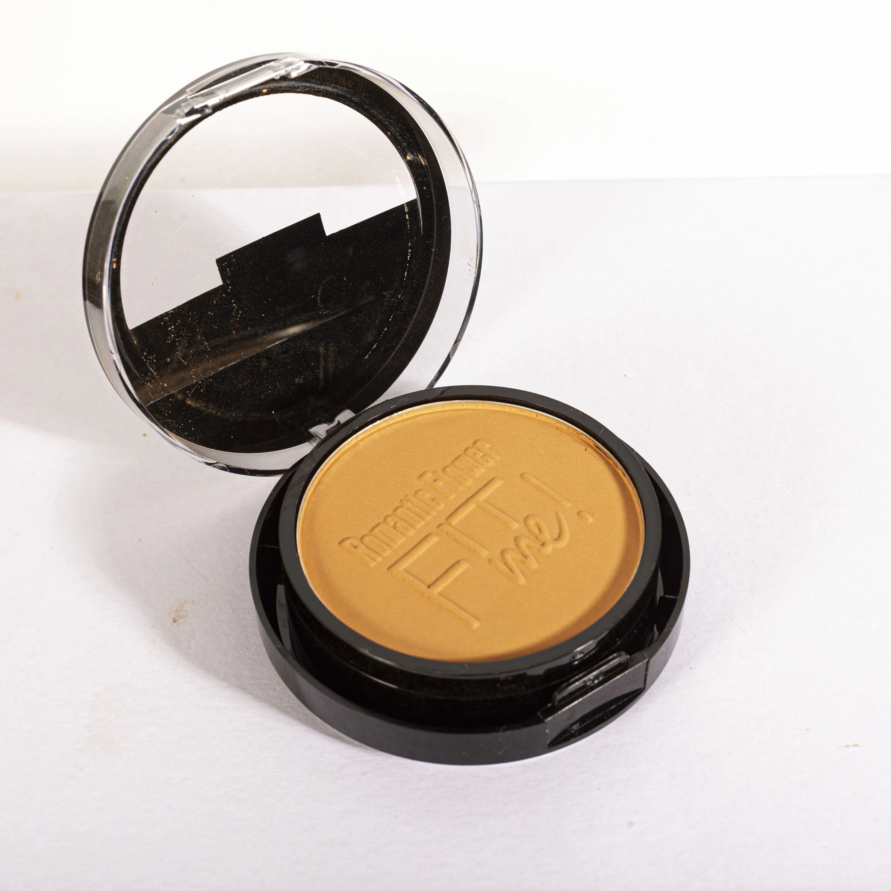 

Makeup Wholesale Hot Sale Romantic Flower 1206 Oil-Control Face Foundation Powder Makeup Pressed Powder