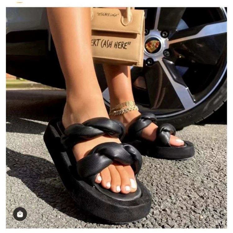

LE SLIDES 2022 New Style Sponge Sandals Summer Cheap Slippers Hot Sale Twist Fashion Leather Ladies Casual Platform Slides, Black/white/apricot