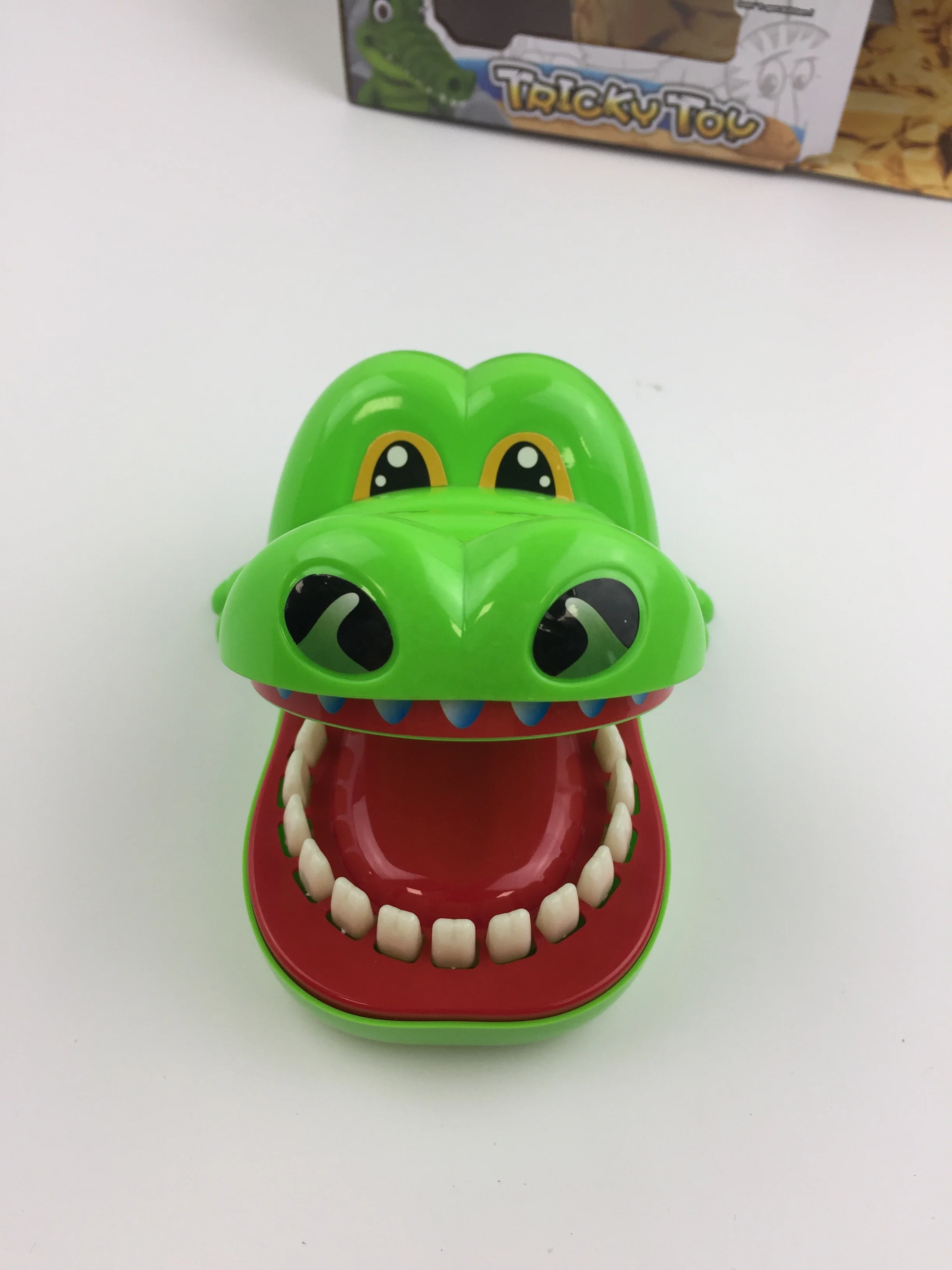 
Classic Snappy Crocodile Bite Toy Dentist Game Catch Me Flashing Eyes Evil Laugh Toy for Kids 